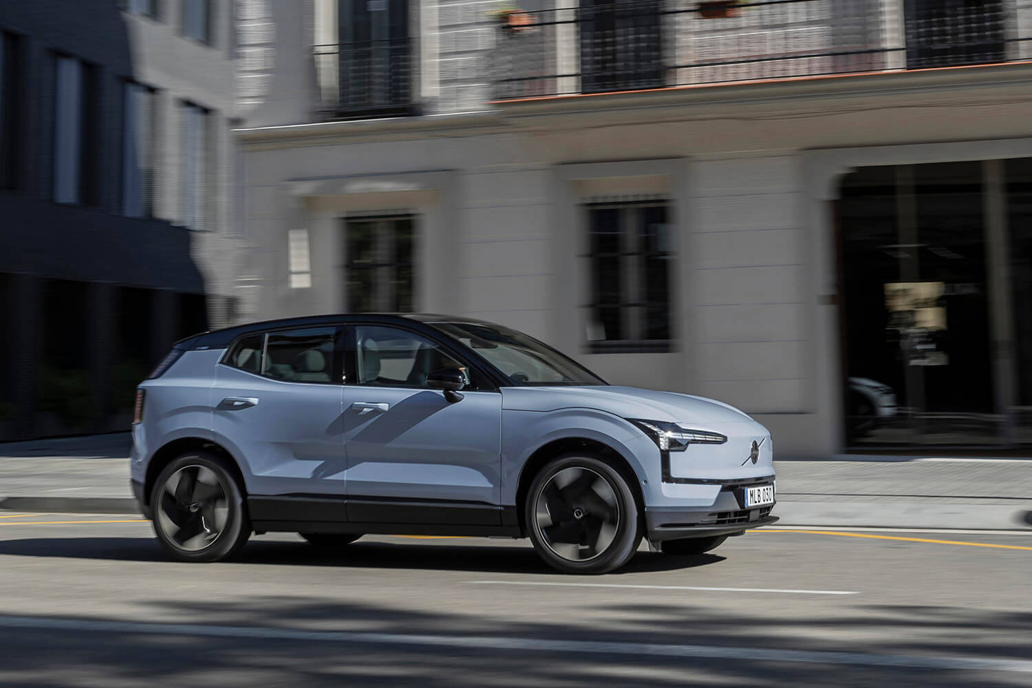 【試乗】ボルボEX30は「ハートフル鉄仮面」と呼びたくなるツンデレだった！　間もなく日本上陸予定の話題の新世代EVにいち早く試乗した