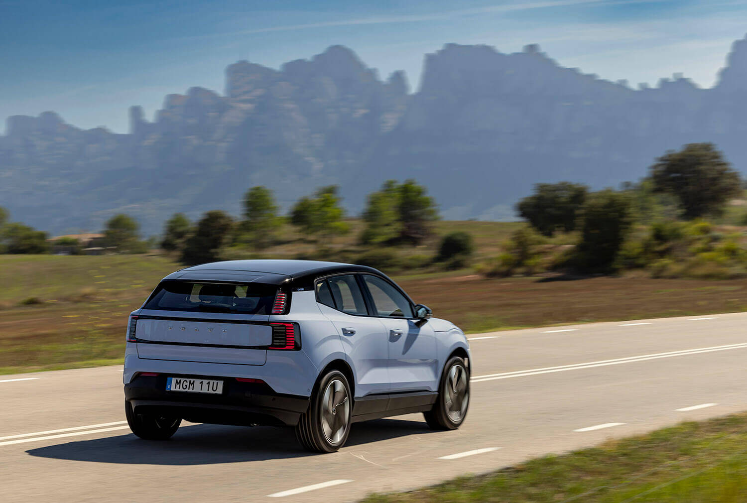 【試乗】ボルボEX30は「ハートフル鉄仮面」と呼びたくなるツンデレだった！　間もなく日本上陸予定の話題の新世代EVにいち早く試乗した