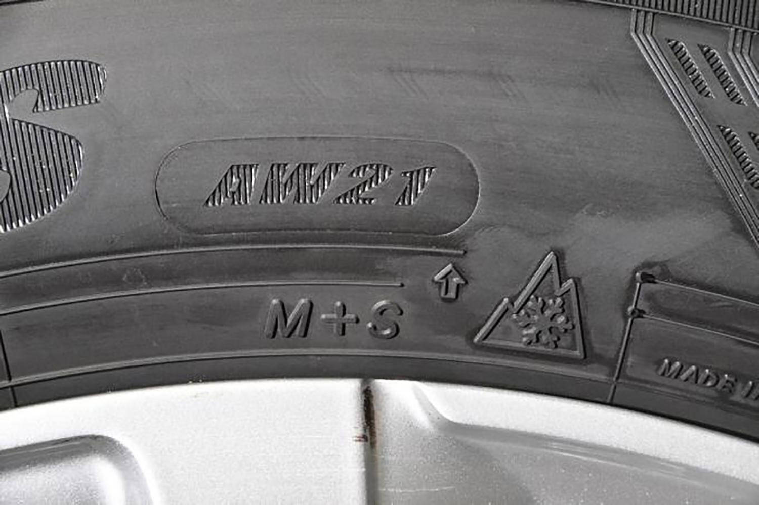 冬用タイヤ規制が発令！　走れるタイヤはドコを見ればわかる？