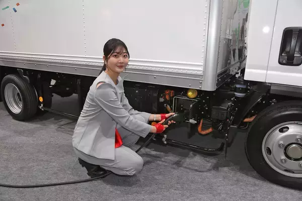 これからの物流の要となる小型EVトラック普及の鍵！　EV充電スポットが「小型EVトラック」にも開放された