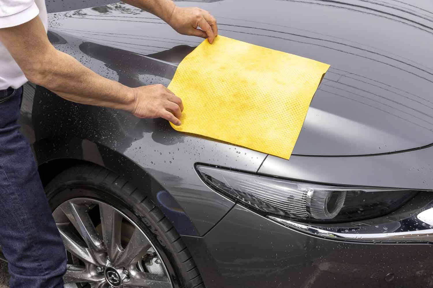 使い古しのＴシャツ……とかじゃダメ？　洗車時に使う「クロス」は「モノ」と「部位ごとの使いわけ」がめちゃくちゃ重要だった