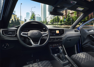 グリルを貫くライトバーでゴルフ似のイケメンに！　ビッグマイナーチェンジしたフォルクスワーゲン・ポロの先行予約を開始