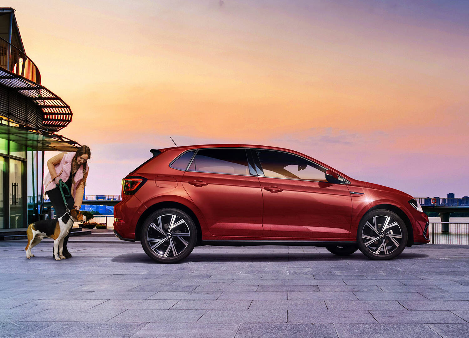 グリルを貫くライトバーでゴルフ似のイケメンに！　ビッグマイナーチェンジしたフォルクスワーゲン・ポロの先行予約を開始