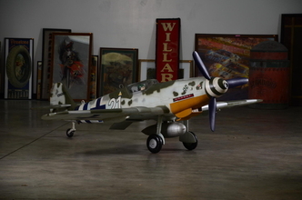 後退時も４速までシフトアップ可能！　自転車みたいなハンドルで縦に２人乗り！　「メッサーシュミット」のKR175があらゆる点で衝撃的すぎた