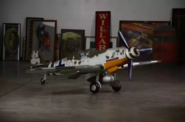 後退時も４速までシフトアップ可能！　自転車みたいなハンドルで縦に２人乗り！　「メッサーシュミット」のKR175があらゆる点で衝撃的すぎた