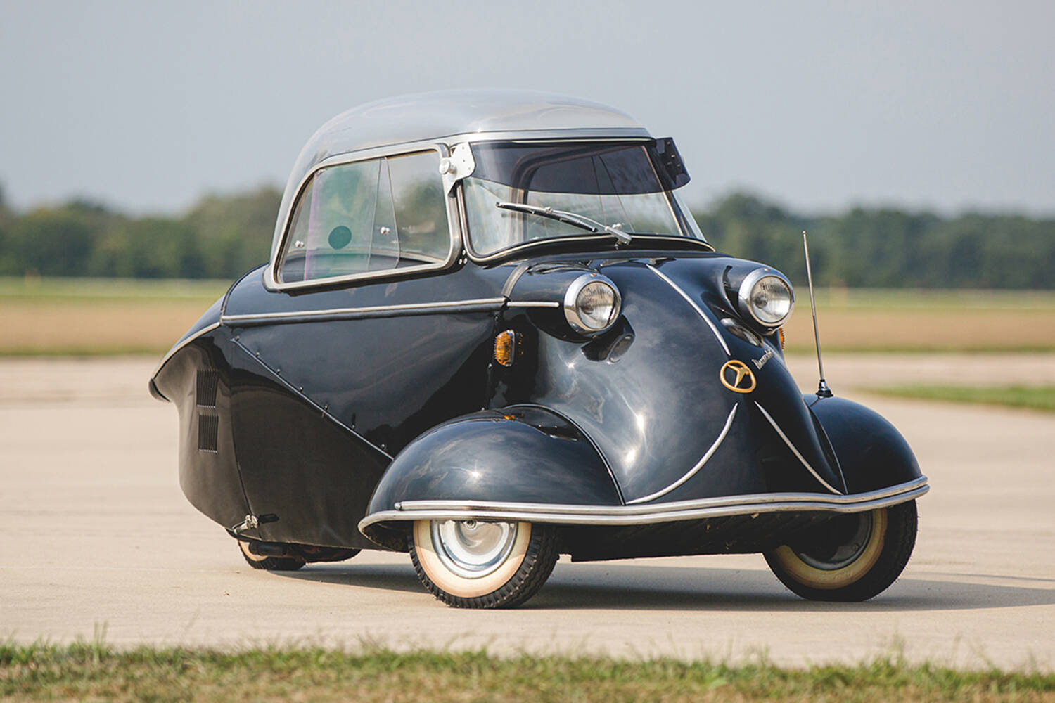 後退時も４速までシフトアップ可能！　自転車みたいなハンドルで縦に２人乗り！　「メッサーシュミット」のKR175があらゆる点で衝撃的すぎた