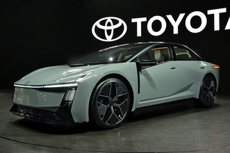 次期型カローラの姿に衝撃！　35年もカローラを乗り継ぐマニアライターが愛車を手放す決断をしたワケ