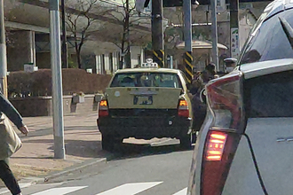 デカイ荷物を積んで「トランクが半開き」のタクシーを見かけるけどあれって合法？