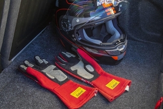 「モータースポーツはお金かかりすぎて一生ムリ！」とか思ってない？　じつはパーツメーカーの「スカラシップ」を活用すれば挑戦も夢じゃない!!