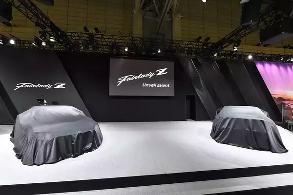 伝説の「432R」感のあるカスタム車まで登場！　フェアレディＺと隠れ家キャラバンの日産ブースは必見【東京オートサロン2022】