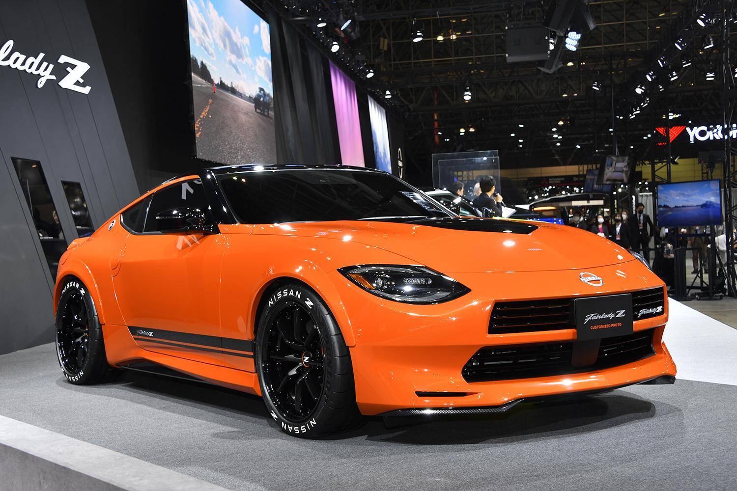 伝説の「432R」感のあるカスタム車まで登場！　フェアレディＺと隠れ家キャラバンの日産ブースは必見【東京オートサロン2022】