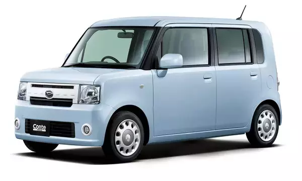 「外国人が「なんじゃこりゃ」の衝撃作も！　車内とは思えない「くつろぎ」のマイルーム感全開のクルマ５選」の画像