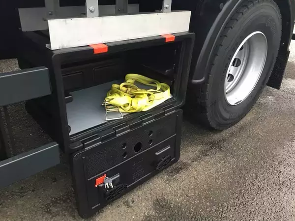 「「スワップボディ」「コールドテナー」「サイドバンパー代わりのツールボックス」！　物流をスムースにするトラックの「アイディア技術」が目から鱗!!」の画像