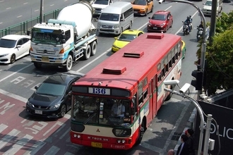 路線バスの外国人運転士は不安？　いやむしろプラス効果が見込める！　マナーや技能はもちろんカスハラ対策にも有効な可能性アリ!!