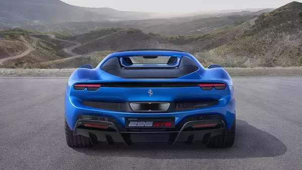 「至宝のV６エンジンとハイブリッドが融合したスーパーオープンモデル！　フェラーリから296 GTSが新登場」の画像