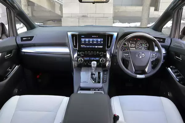 「フルモデルチェンジで消えるという噂も……かつて「アルファード」より売れた「ヴェルファイア」が不人気車に陥ったワケ」の画像