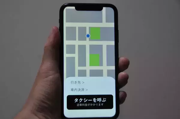 「いま流しのタクシーを捕まえるのは至難の業！　運転手不足と需要増加でアプリが必須の時代になった」の画像