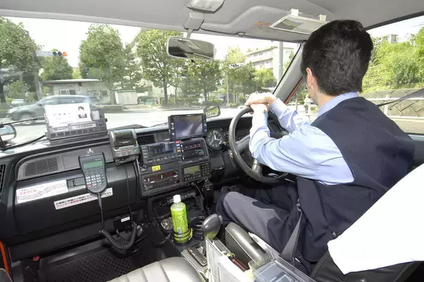 「いま流しのタクシーを捕まえるのは至難の業！　運転手不足と需要増加でアプリが必須の時代になった」の画像