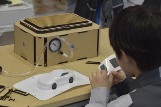 クルマ好きキッズはいの一番にブースへGO！　国産メーカーが集う「Out of KidZania」がほかじゃ体験できない内容だらけだった【ジャパンモビリティショー2025】