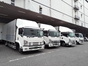 トラックドライバーを悩ませ続けた「荷待ち地獄」から解放されるか？　荷主に罰則アリの「改正物流効率化法」のヤバい中身