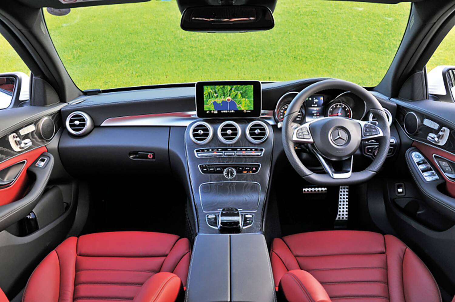 よもや200万円台で買ったとは思うまい！　庶民が確実に見栄を張れる「ゴージャス感」全開の輸入中古セダン４台