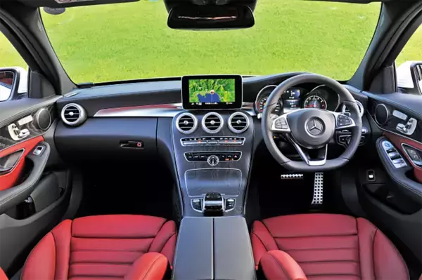 「よもや200万円台で買ったとは思うまい！　庶民が確実に見栄を張れる「ゴージャス感」全開の輸入中古セダン４台」の画像