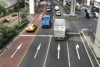 「あれ、右折すんのもう一個先だ」……右折レーンに入っちゃったけど「やっぱりやめて」直進するのって違反？