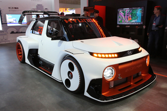 「もしもゲームの世界からインスターが飛び出してきたら」を実現したら魔改造車が完成!?　遊び心をドーピングしたヒョンデ・インスタロイドがおもしろすぎる【ジャパンモビリティショー2025】