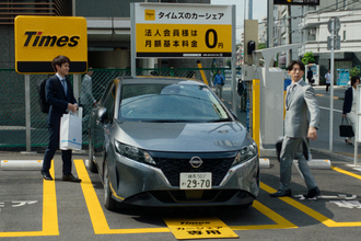 現行モデルを使うと「コラボ」を疑われる？　ドラマや映画のクルマに「旧車」が使われがちなワケ