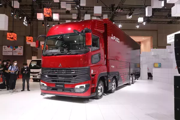 排気量１万cc超えでトルクは2000Nmオーバーの怪物エンジンが普通に積まれてる！　大型トラックってもしかして空荷でリミッター外したらバカッ速い？