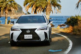 新色追加とユーティリティ面のアップデートでより上質な１台へ！　レクサスUX300hがマイナーチェンジを実施