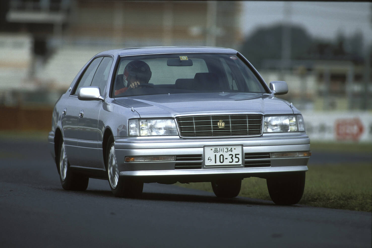 SUV化の噂もあればセダン生き残り説もあるクラウン！　15代の歴史を一気見せ