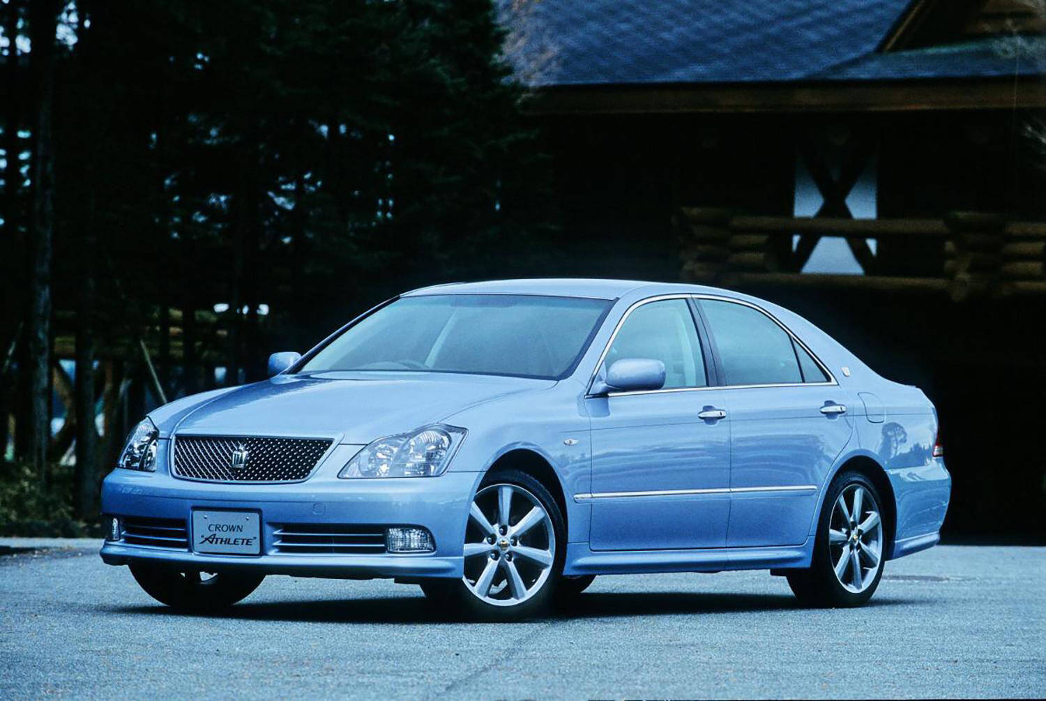 SUV化の噂もあればセダン生き残り説もあるクラウン！　15代の歴史を一気見せ