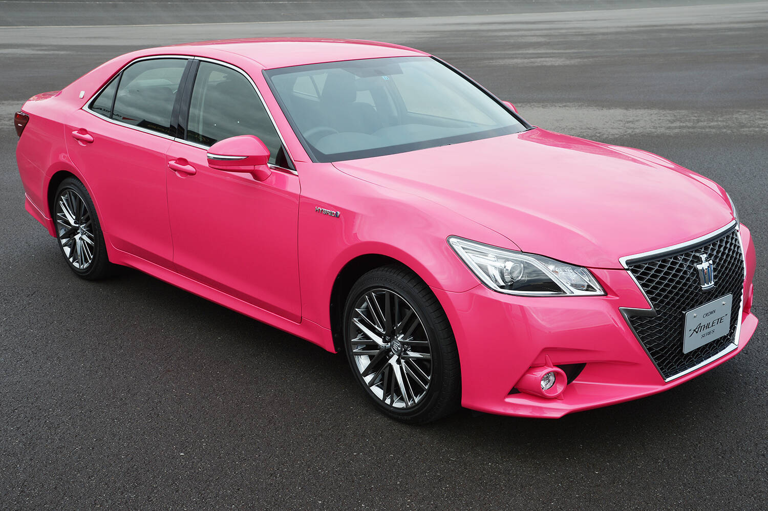 SUV化の噂もあればセダン生き残り説もあるクラウン！　15代の歴史を一気見せ