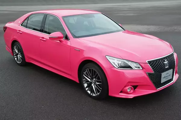 「SUV化の噂もあればセダン生き残り説もあるクラウン！　15代の歴史を一気見せ」の画像