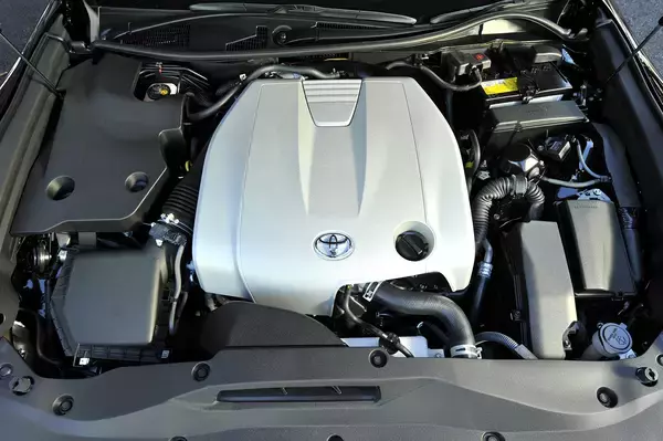 「SUV化の噂もあればセダン生き残り説もあるクラウン！　15代の歴史を一気見せ」の画像