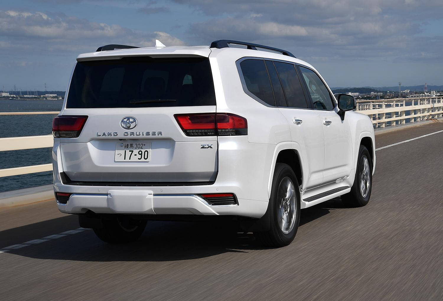 いつになったら普通に買えるんだ！　発売から数年たっても「ランドクルーザー」と「ジムニー」の納期が年単位なワケ