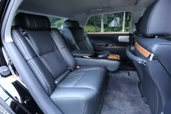 「売れなかろうが関係なし！　個性命で「ライバル不在」の孤高のクルマ５選」の画像