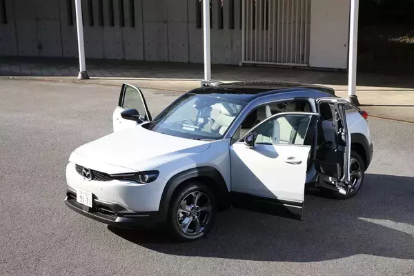 「見た目の破壊力はハンパない！　でも使い切れない！　一目惚れで買うと痛い目に遭う可能性のあるクルマ４台」の画像