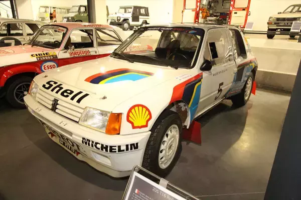 「仰天スタイルでダカールラリーに参戦した「アウディ」！　負けず劣らずの「イカツ系」ラリー車たち」の画像