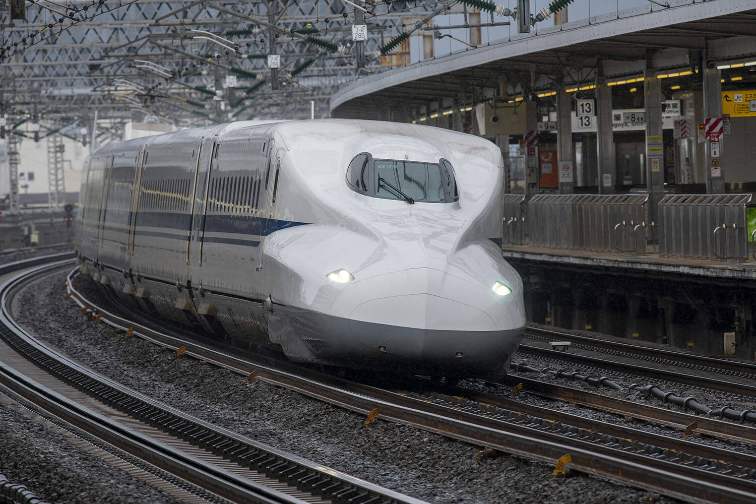 長距離移動は「クルマ」か「電車」かドッチがお得？　かかる「お金」を計算してみた