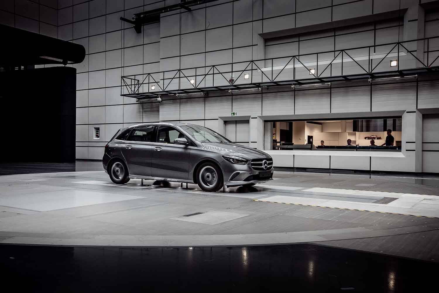 新車カタログをみると燃費が２種類あるけどナゼ？　WLTCとJC08モード燃費の違いとは