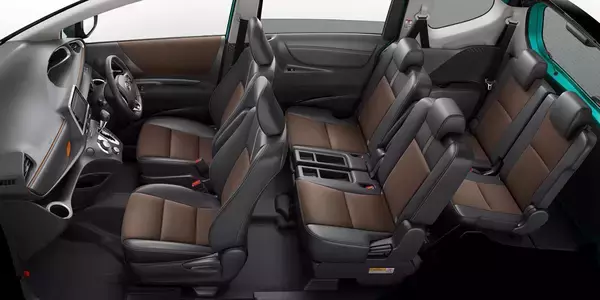 「この大きさで３列シートって無理矢理すぎない？　大人気フリードとシエンタの３列目席は本当に大人でも乗れるのか測ってみた！」の画像