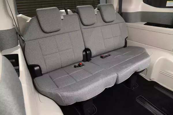 「この大きさで３列シートって無理矢理すぎない？　大人気フリードとシエンタの３列目席は本当に大人でも乗れるのか測ってみた！」の画像