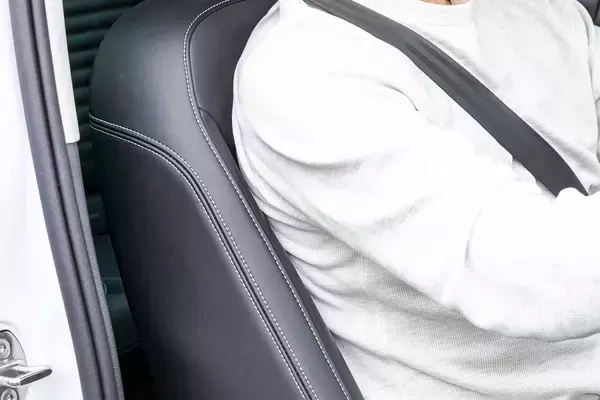 「長距離走行でドライバーを襲う「腰痛」！　地獄の痛みから解放される手段を考えた」の画像