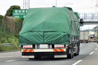 日本の物流現場が生み出した大発明！　ウイング車がもたらした多大なるメリット