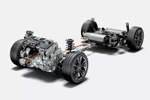 「カローラの改良モデルを注文したら想定外の変更でビックリ！　エンジンに期待もリヤサス改変は果たして？」の画像