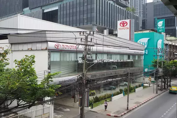 日曜日にクルマを買うのは日本だけ!?　タイでは新車ディーラーが定休日にすらなっていた！