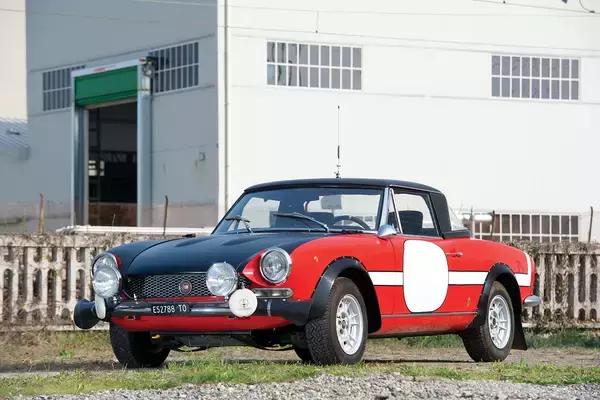 「マツダ・ロードスターにイタリアの魂を注入！　アバルト124スパイダーについて詳しく解説」の画像