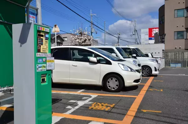 「「無断駐車は罰金○万円」の看板には法的な効力なし！　悪質無断駐車に対する現実的な対応策とペナルティとは」の画像